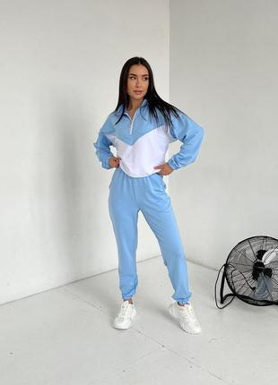 Спортивний костюм блакитного кольору