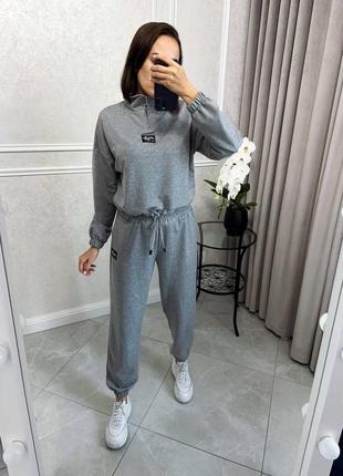 Костюм из оверсайз-свитшота и джоггеров6 фото