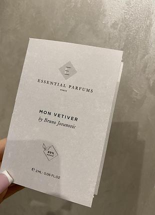 Essential mon vetiver