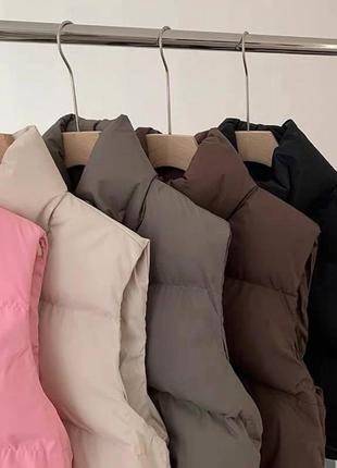 Трендова вкорочена жилетка