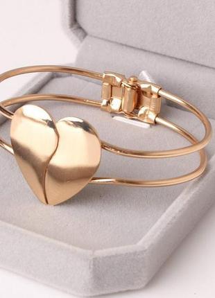 Золотистий браслет з серцем