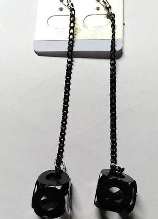 Сережки чорного кольору з підвісками на ланцюжку