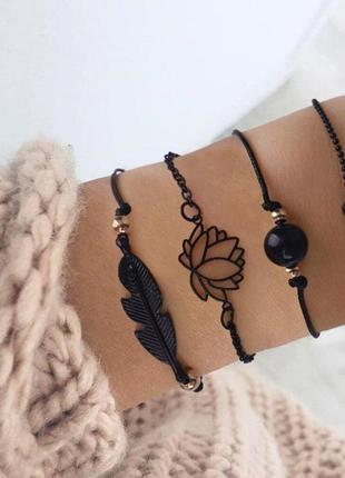 Комплект из 4 браслетов