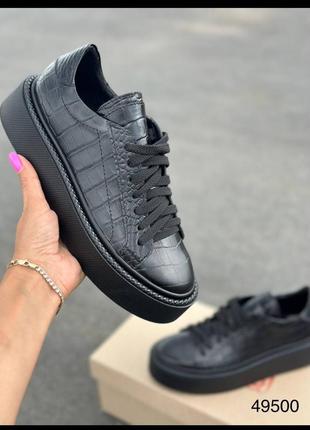 Кеды женские черного цвета натуральная кожа под питон 49500