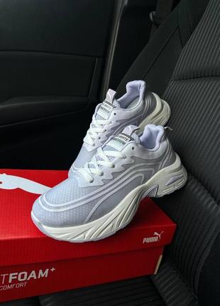Спортивные кроссовки