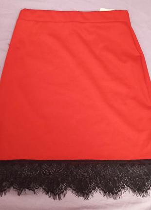 Міні юбка яскраво червоного кольору