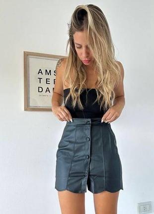 Спідниця з еко шкіри на ґудзиках