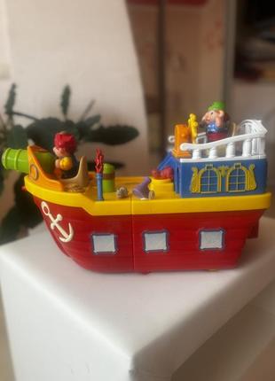 Игрушка пиратский корабль