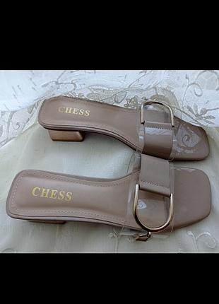 Шикарные шлепанцы сабо на каблуке