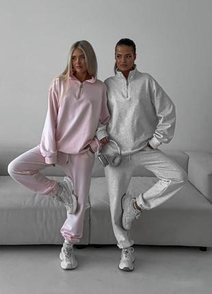 Спортивний жіночий костюм
