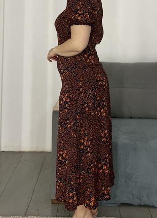 Актуальна міді сукня з розрізом у яскравий принт №6474 фото