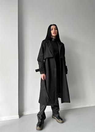Чорне жіноче пальто, тренч