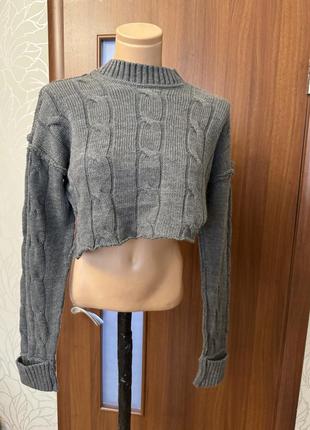 Женский укороченный серый свитер с длинными рукавами
