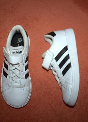 Кросівки фірми adidas 32 розміру по устілці 20,5 см