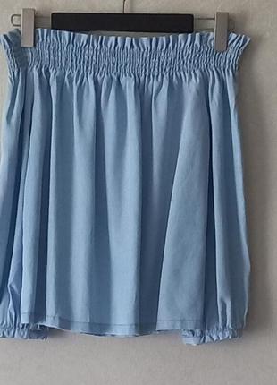 Джинсова блуза з відкритими плечима.