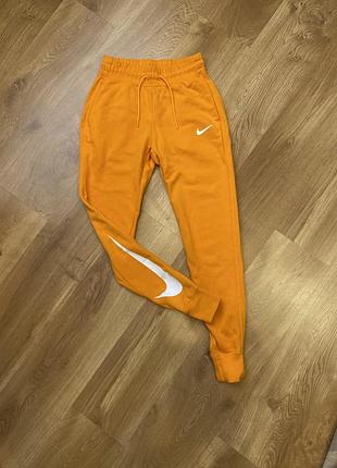Жіночі спортивні штани nike