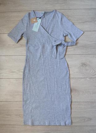 Сіра сукня міді в рубчик