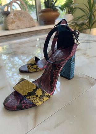 Шкіряні босоніжки nine west