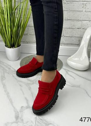 Жіночі туфлі лофери червона замша