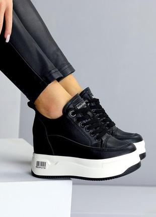 Популярні жіночі снікерси в модному стилі, чорні на білій танкетці, на шнурках, весна, осінь, розмір