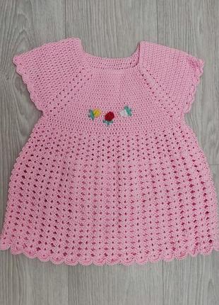 Детское вязаное ажурное платье с цветочной вышивкой