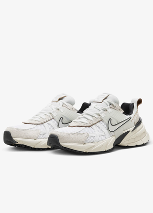 В наличии оригинальные кроссовки nike v2k run (23,5 см)