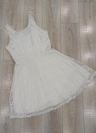 Стильна біла мережевна сукня river island.