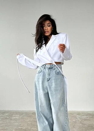 Стильный молодежный укороченный женский пиджак на запах ткань костюмка