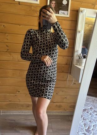 Стильное платье