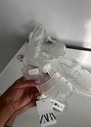 Силиконовые босоножки zara