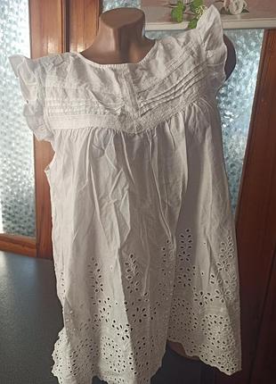 Красивая новая блуза из прошвы