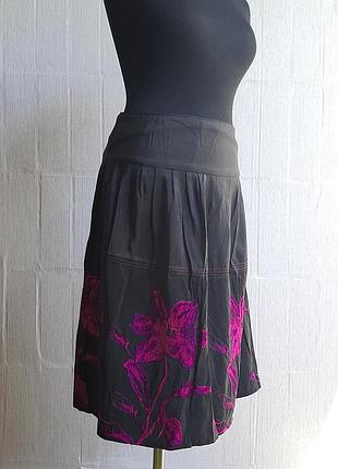Юбка черная с вышивкой