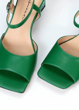 Универсальные зелёные женские босоножки на каблуке летние эко-кожа лето9 фото
