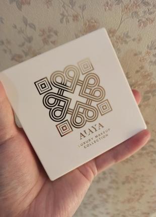 Бомбезний елітний хайлайтер шикарна палітра для розсвітлювачів alaya glass skin fm world