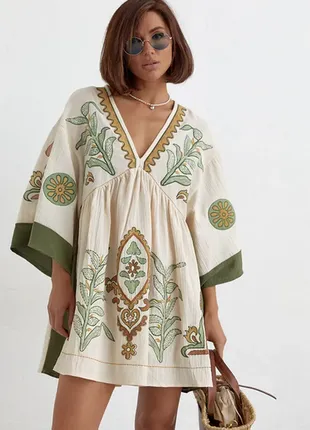 Zara бежеве плаття міні з v-подібним вирізом і квітковою вишивкою