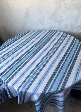 Скатертина в українському стилі.