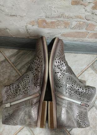 Винтажные ботильоны с перфорацией.