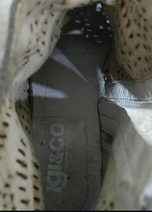 Винтажные ботильоны с перфорацией.