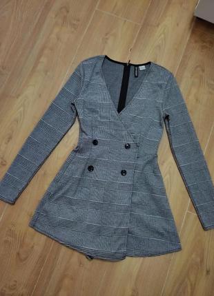 Комбинезон в клетку с шортами, длинный рукав