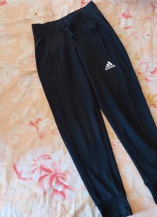Спортивні штани adidas