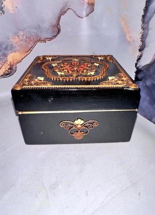 Винтажная шкатулка