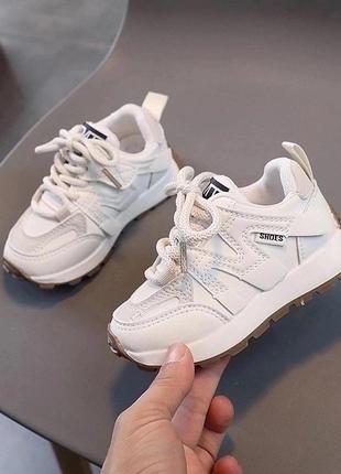 Дитячі кросівки для хлопчика та дівчинки