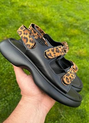 Босоножки на липучках черные леопардовые натуральная кожа3 фото