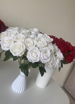 Троянди білі латекс
