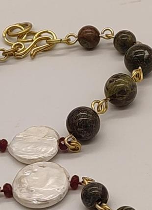 Комплект из двух браслетов с яшмы "кров дракона", турмалина рубелита, годовых жемчужин кешьи "ворожка". комплект из натурального камня4 фото