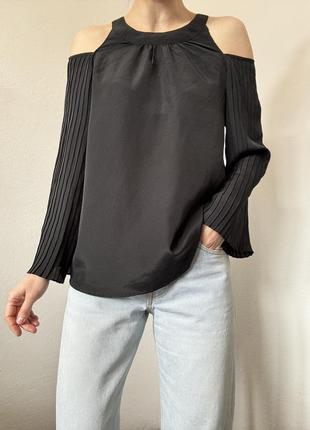 Черная блуза с открытыми плечами блузка с широкими рукавами рубашка плиссе блуза черная блузка плиссированная3 фото