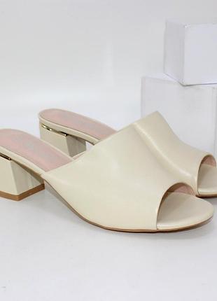 Бежевые шлепанцы на толстом каблуке, бежевые босоножки на толстом каблуке, бежевые босоножки на толстовом каблуке, шлепанцы на толстом каблуке