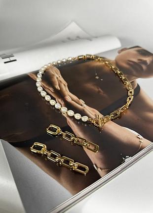 Кольє з натуральних перлів та позолоченого ланцюжка