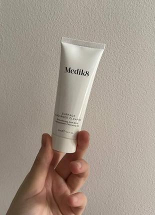 Гель для вмивання medik8 surface radiance cleanse 40 ml3 фото