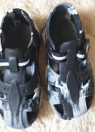 Детские резиновые сандалии на липучках